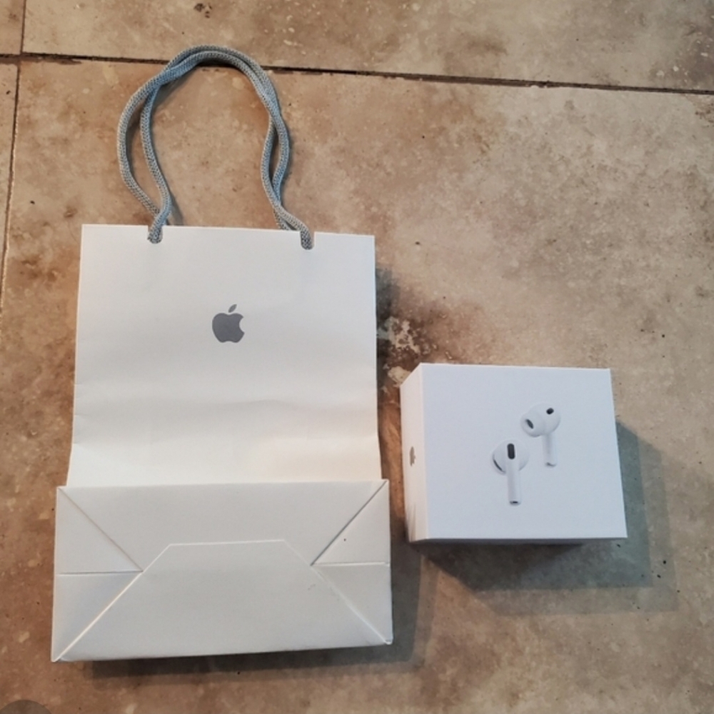 Airpods Pro 3 Wireless Active Noise Cancelation. - Picture 1 of 3